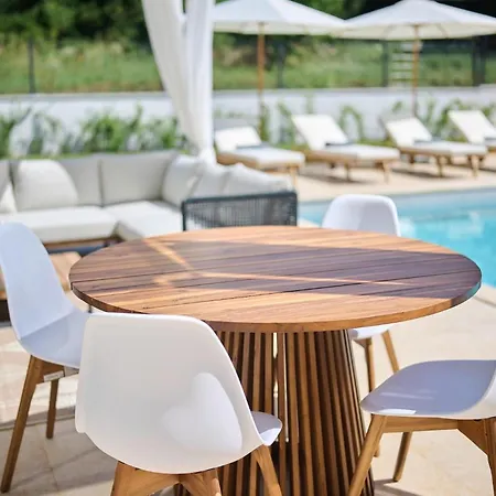 בית נופש Pura Vida אומאג